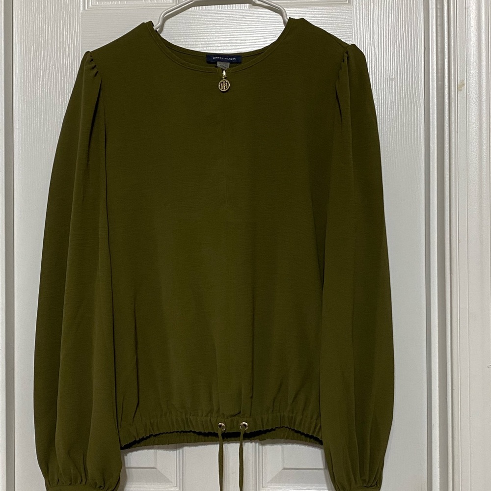 Tommy Hilfiger women’s top. Size small. Color forest green.
